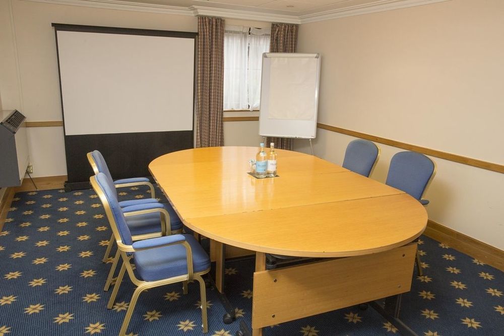 Hotel Hilton Newbury Centre Facilidades foto